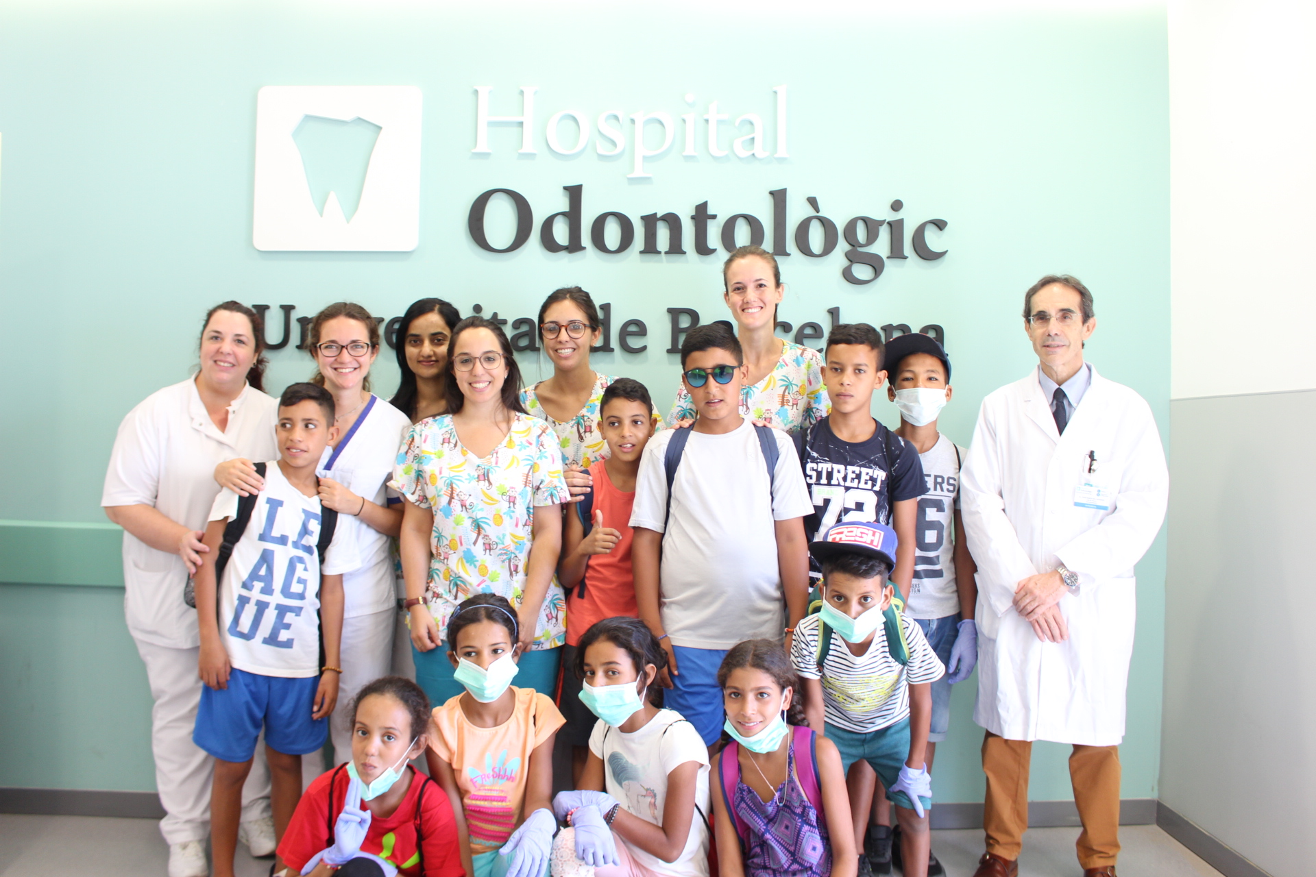 El Hospital Odontológico Universidad de Barcelona visita a los niños saharauis