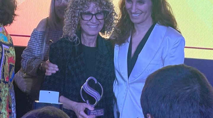 La Dra. Susana Jiménez, directora Facultativa de la CPUB, galardonada en los Premios Sanitarias de Redacción Médica y condecorada como Miembro de Honor desde el COPC.